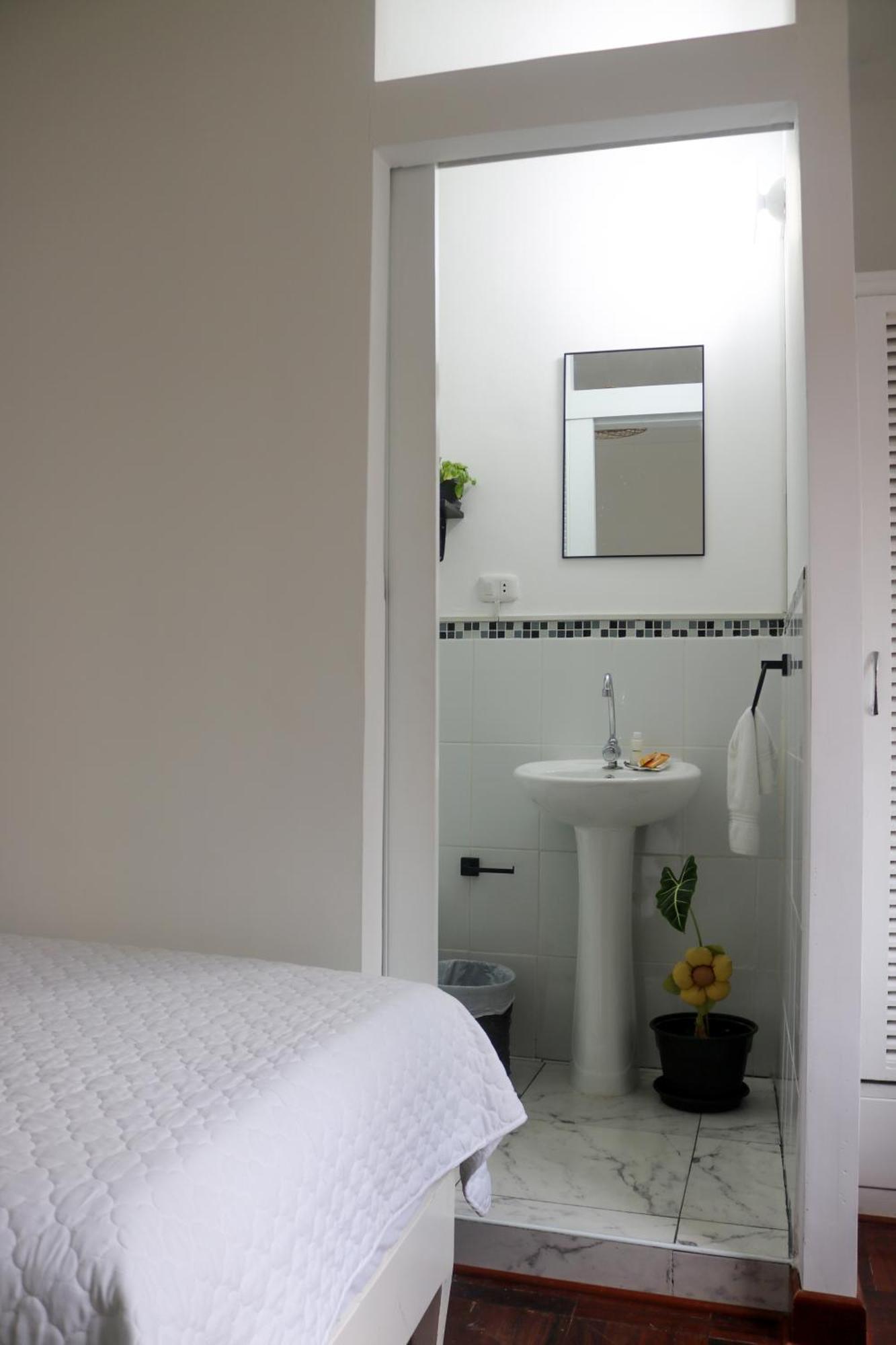 2 Beds With Garden View And Terrace Habitación en casa particular Lima